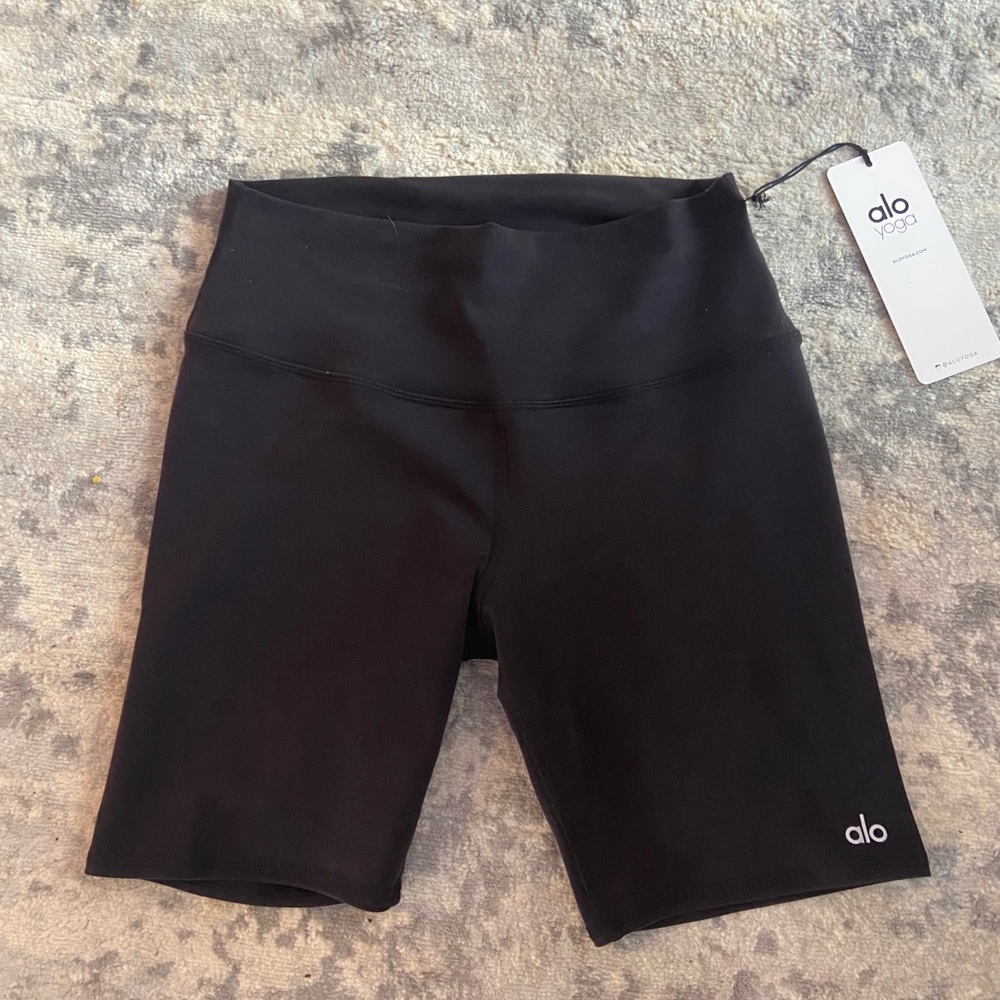 COPY - NEVER WORN Alo biker shorts
